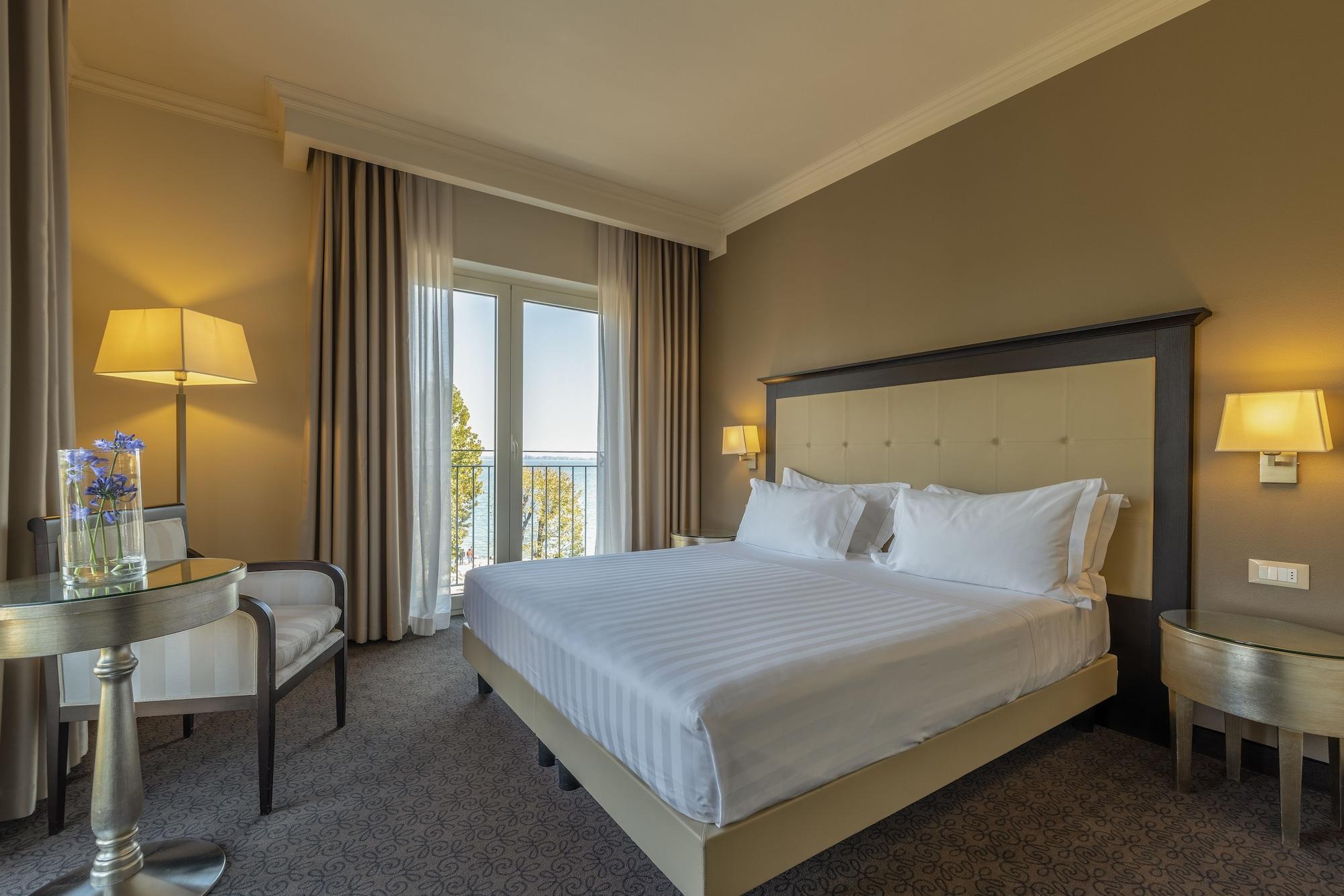 Villa Rosa Hotel Desenzano Desenzano del Garda Bagian luar foto