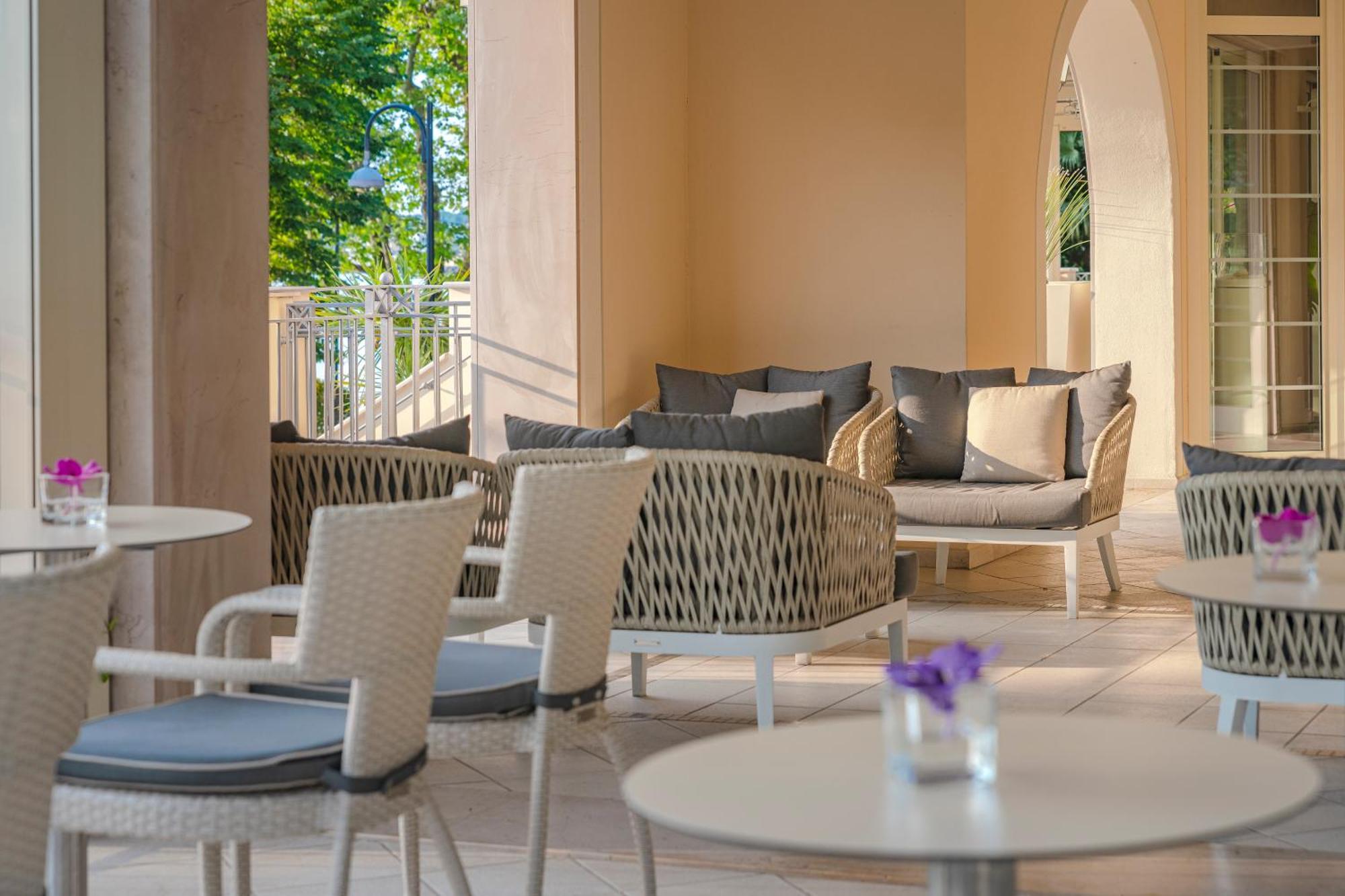 Villa Rosa Hotel Desenzano Desenzano del Garda Bagian luar foto