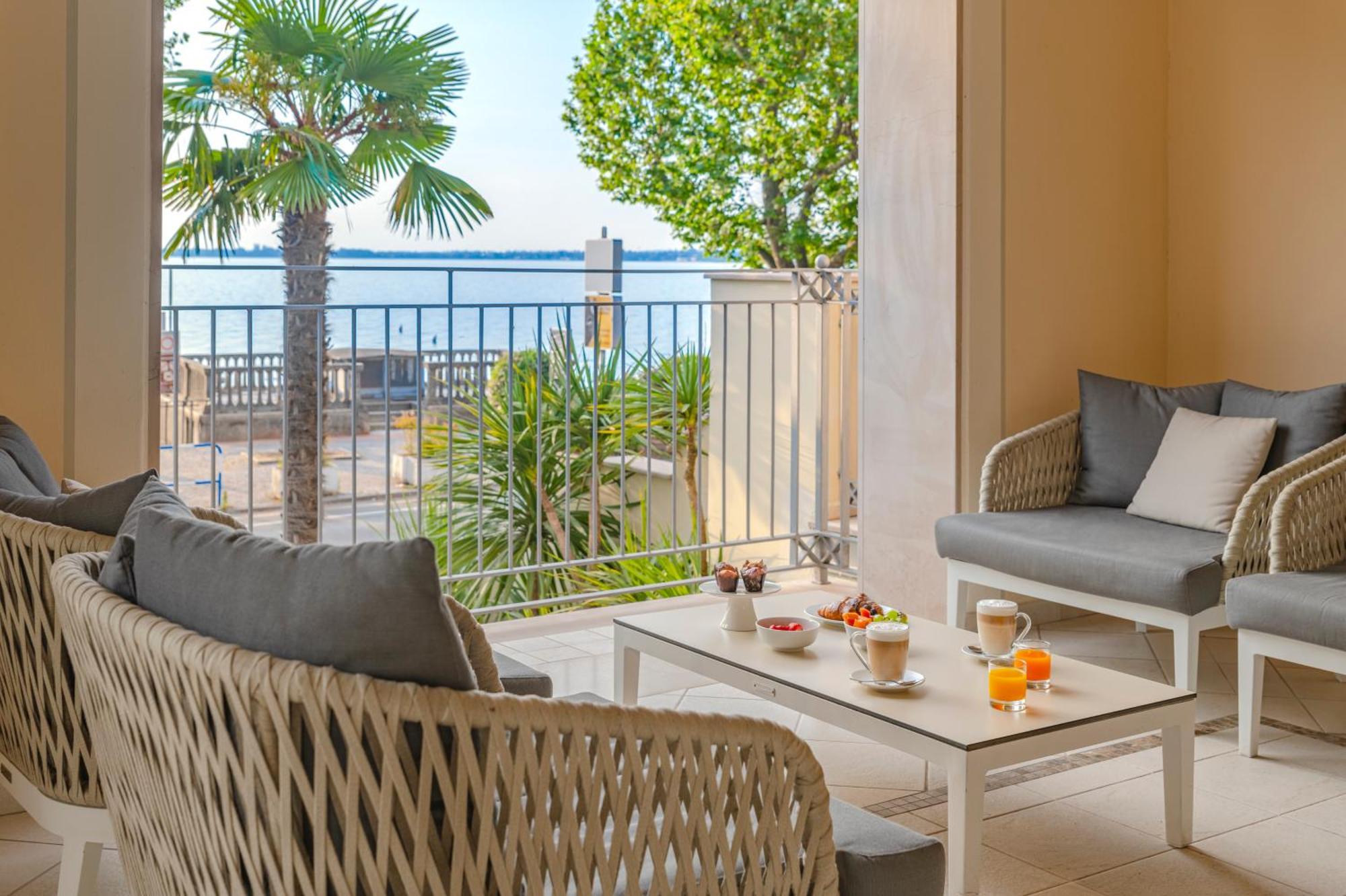Villa Rosa Hotel Desenzano Desenzano del Garda Bagian luar foto