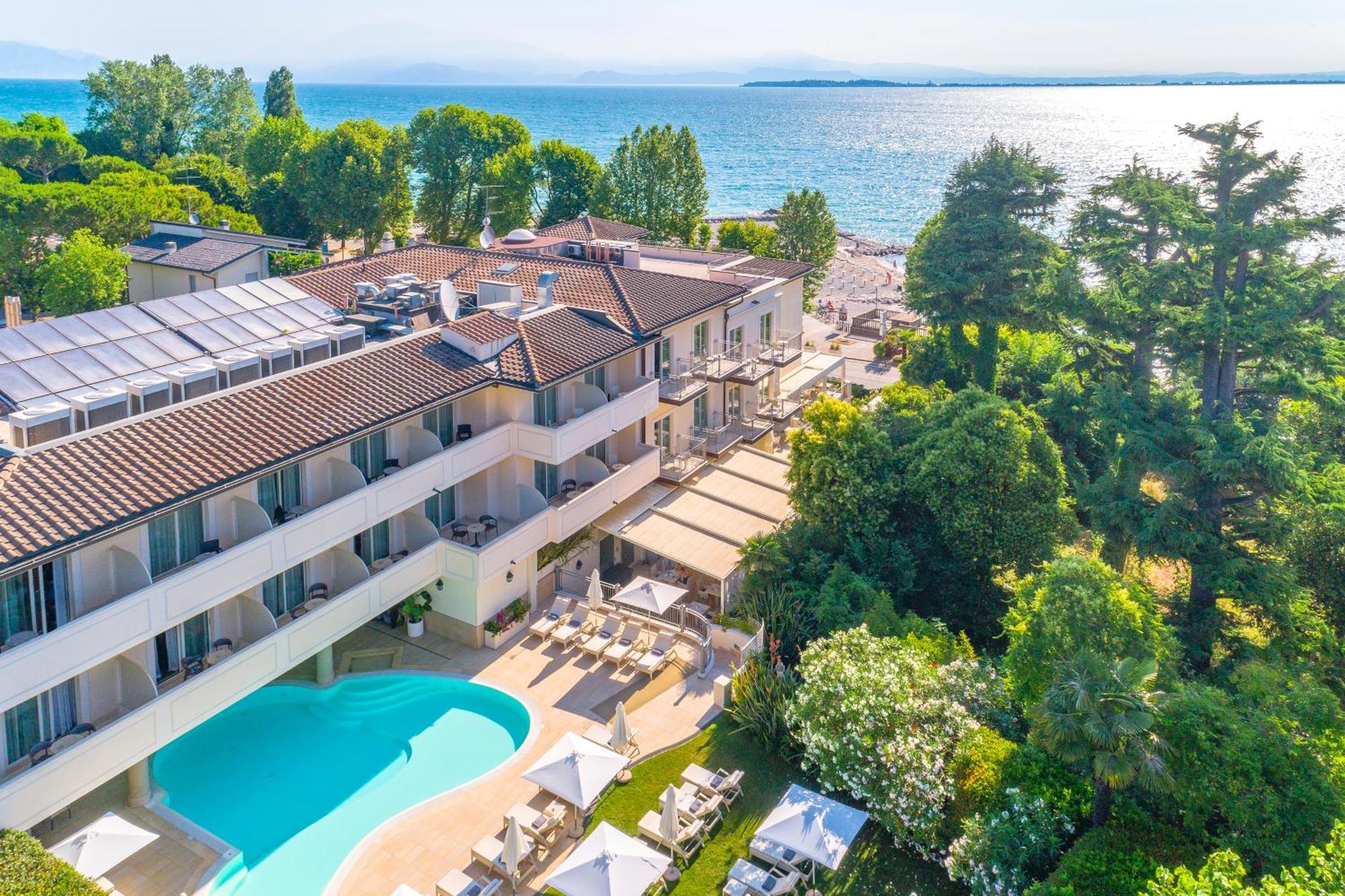 Villa Rosa Hotel Desenzano Desenzano del Garda Bagian luar foto