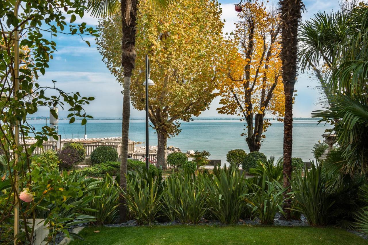 Villa Rosa Hotel Desenzano Desenzano del Garda Bagian luar foto