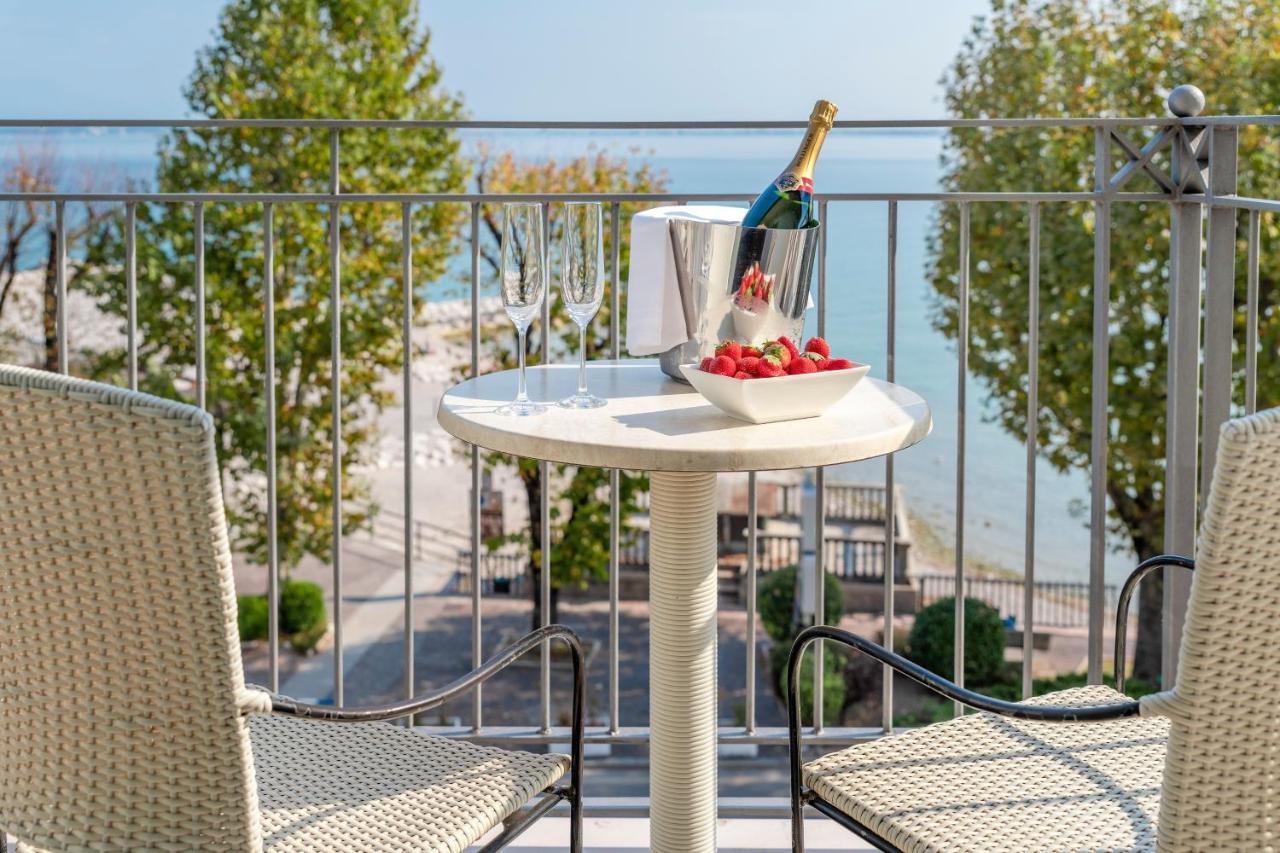 Villa Rosa Hotel Desenzano Desenzano del Garda Bagian luar foto