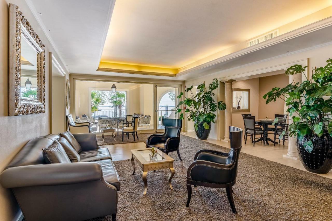 Villa Rosa Hotel Desenzano Desenzano del Garda Bagian luar foto